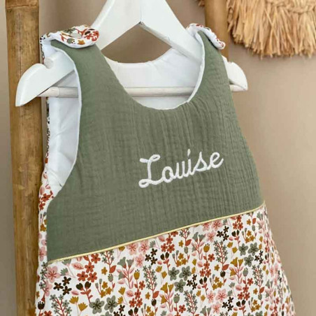 Gigoteuse personnalisée broderie prénom à fleurs en gaze de coton vert