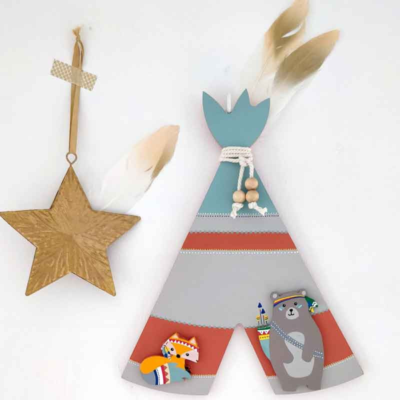 Mobile en bois Tipi indien et animaux personnalisable