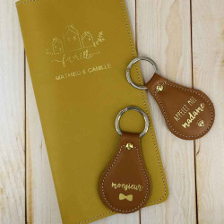 Coffret mariage : Protège livret de famille personnalisé et 2 porte-clés en cuir