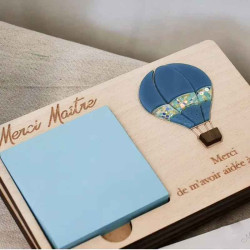 Support à post-it en bois avec montgolfière et message personnalisé