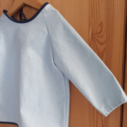 Blouse d'école avec prénom brodé