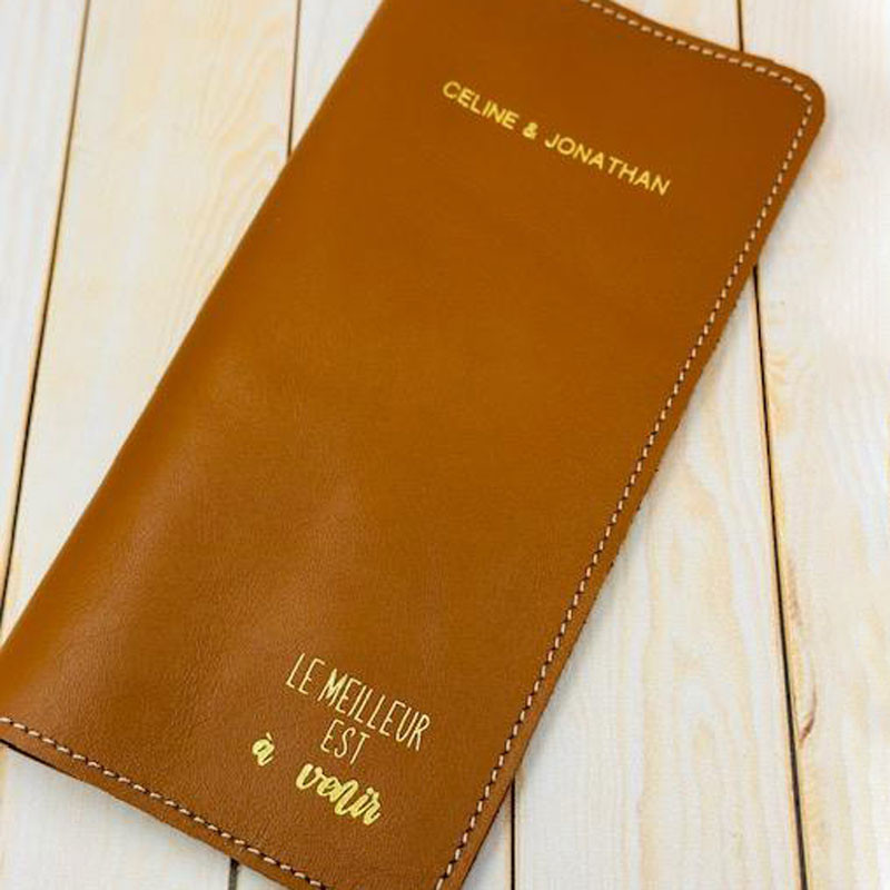 Protège livret de famille en cuir marron personnalisé