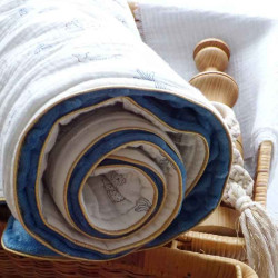 Couverture plaid bébé artisanal double gaze à motifs