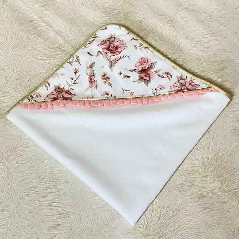 Sortie de bain bébé à volants personnalisable