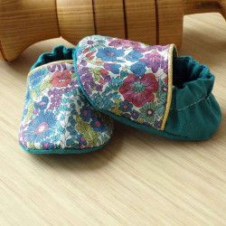 Chaussons bébé réversibles en tissu Liberty et coton