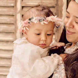 Couronne de tête en fleurs séchées pour bébé