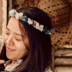 Couronne de tête en fleurs séchées pour baptême