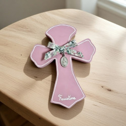 Croix en bois peinture rose personnalisée