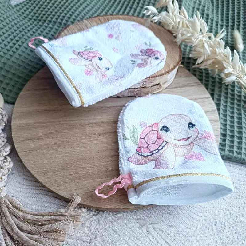 Gants de toilette bébé en éponge de bambou motif tortue