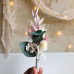 Boutonnière pour baptême en fleurs séchées
