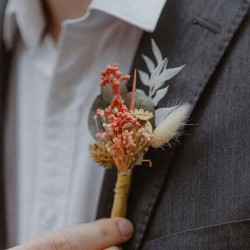 Boutonnière pour cérémonies en fleurs séchées & stabilisées