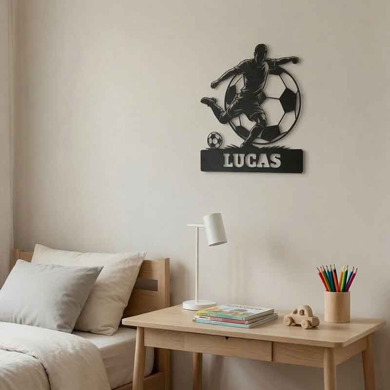 Plaque prénom Football personnalisée en bois