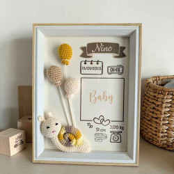 Cadre de naissance personnalisé en bois avec escargot au crochet et ballons