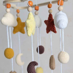 Mobile bébé au crochet fait main en France