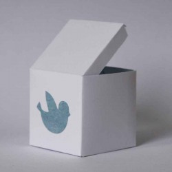Boîte à dragées personnalisée blanche et bleue avec dessin
