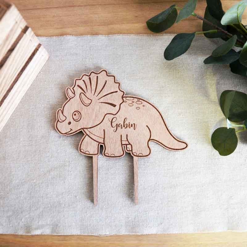 Cake topper personnalisé dinosaure Triceratops