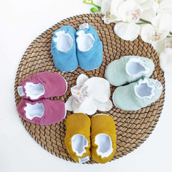 Chaussons bébé en tissu coton ajouré